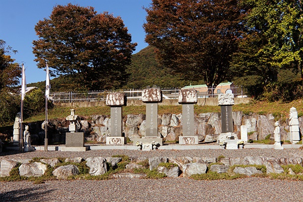  운암초등학교 입구에 세워져 있는 임실 3대운동 기념비로 왼쪽부터 3.1운동 , 갑오동학혁명, 무인멸왜운동 기념비이다. 맨오른쪽은 한영태 선생 묘비로 후일에 옮겨왔다 