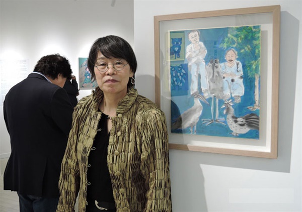  '리서울 갤러리'에서 김영미 작가와 그녀 작품인 '자연인(Natural Person)' 45×38cm 2007