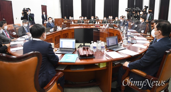   2일 서울 여의도 국회에서 정보위원회의 국방정보본부, 사이버작전사령부에 대한 국정감사가 열리고 있다.