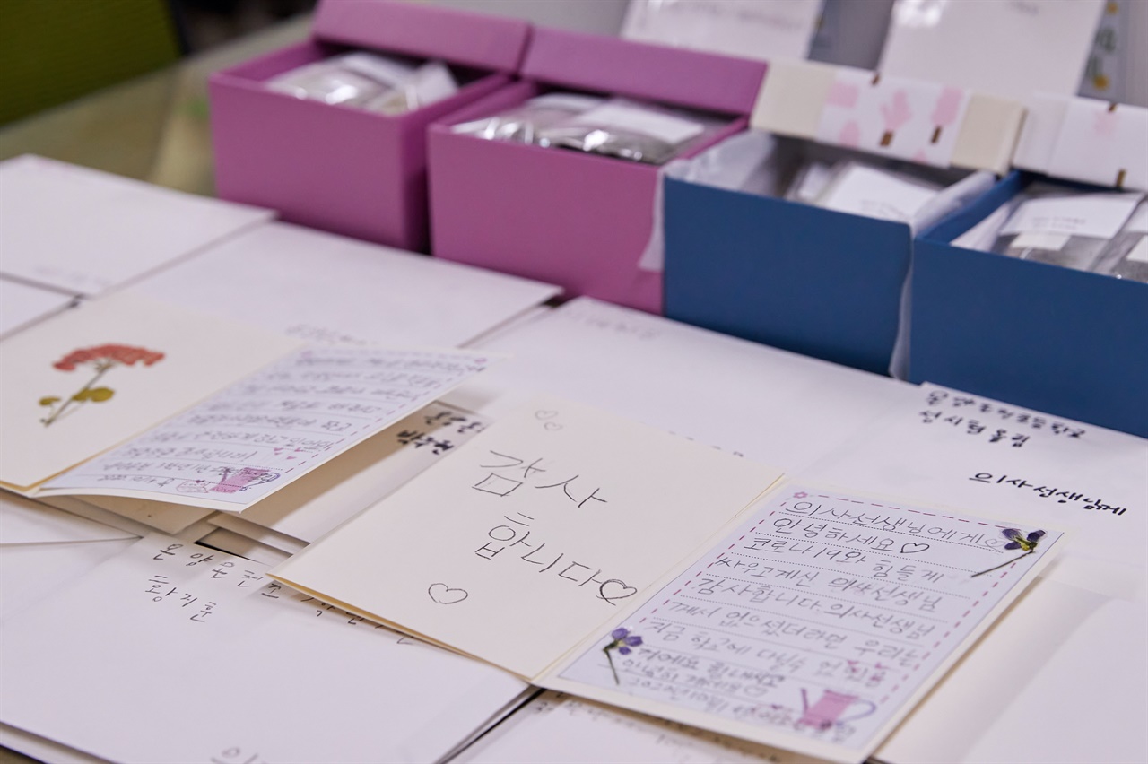  최근 온천초 3학년 학생들이 아산시보건소에 보낸 응원 편지.