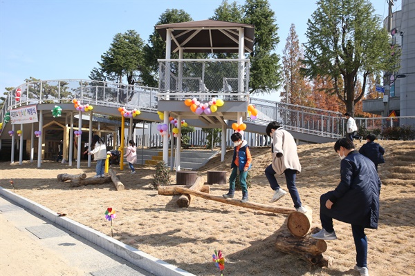  11월 16일 대원초등학교에서 열린 학교 안 마을 배움터 '상상의 숲' 개장식.