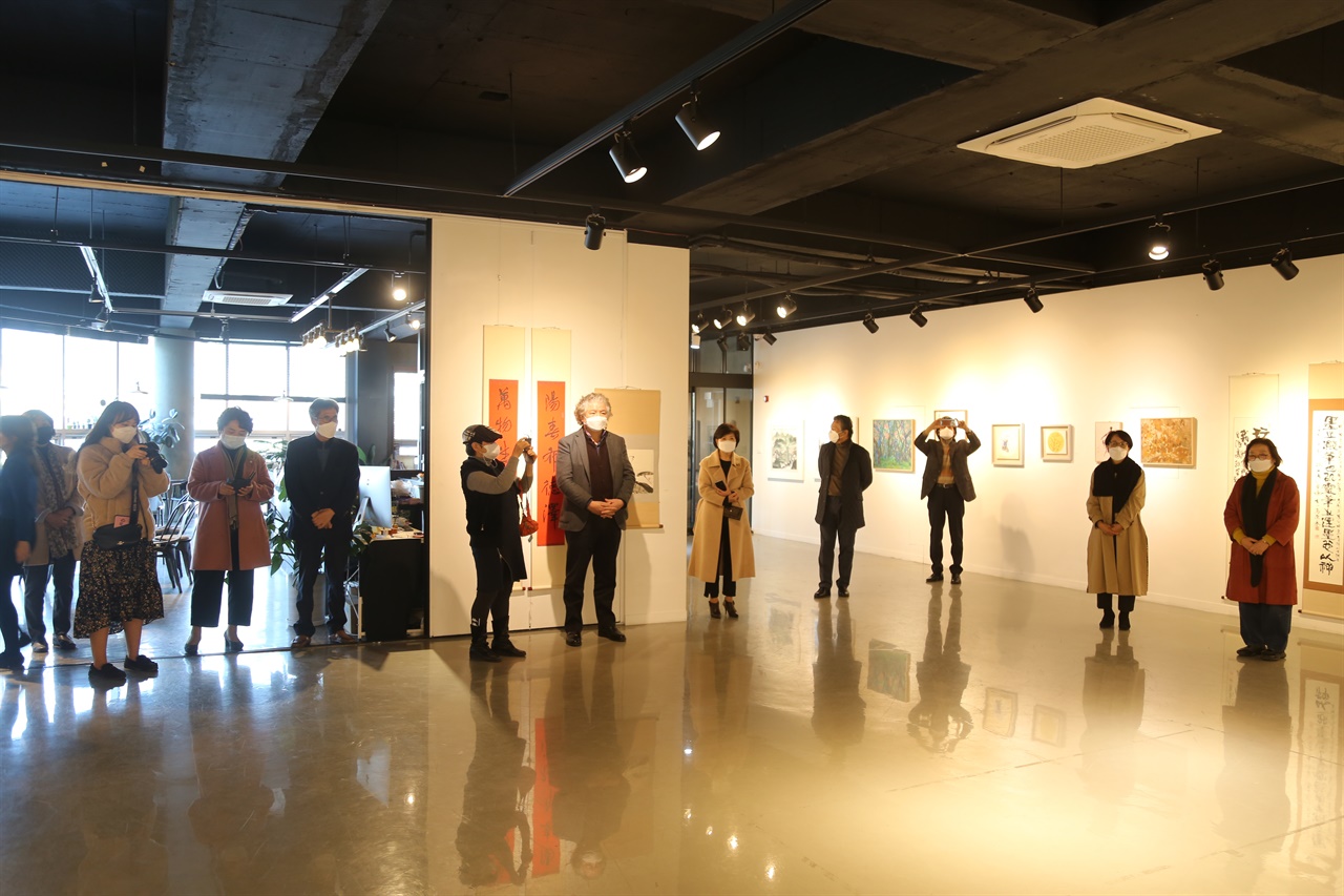  다원갤러리가 초대전 여묵상우 제4회전을 지난 26일부터 오는 12월 2일까지 개최한다.
