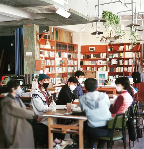 자본론 읽기 모임 서점 카프카의 읽기 모임 중 하나. 더 깊게 알고 지식을 공유하기 위한 모임이다.  