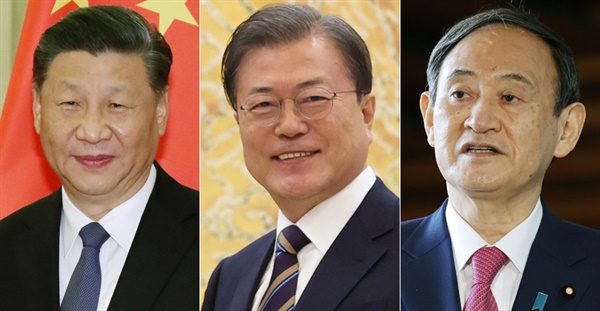  문재인 대한민국 대통령(가운데), 시진핑 중국 국가주석(왼쪽), 스가 일본 총리(오른쪽). 