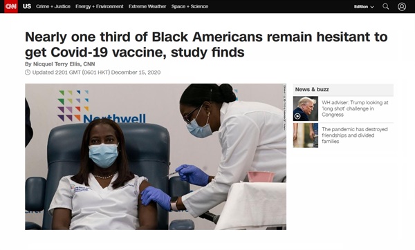  미국의 첫 코로나19 백신 접종을 보도하는 CNN 뉴스 갈무리. 흑인 간호사가 첫 접종자가 됐다.