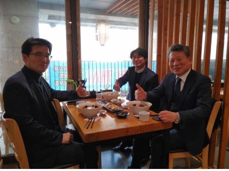  28일 김남성 개인사무소협의회 의장과 오찬을 함께한 양길수 후보(사진 오른쪽).