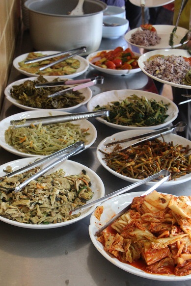 덕실마을 친환경 농산물로 만든 마을 밥상 금강을 두루 여행하는 사람들에게 먹고싶은 금강변 식사로 손꼽히는 마을이다.