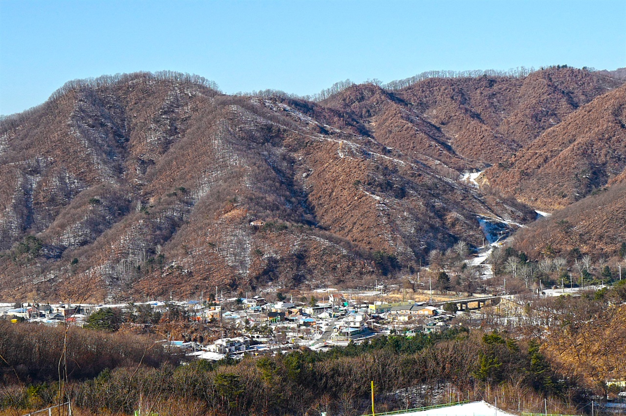 눈내린 신탄리마을 경기도 최북단 마을 신탄리의 설경