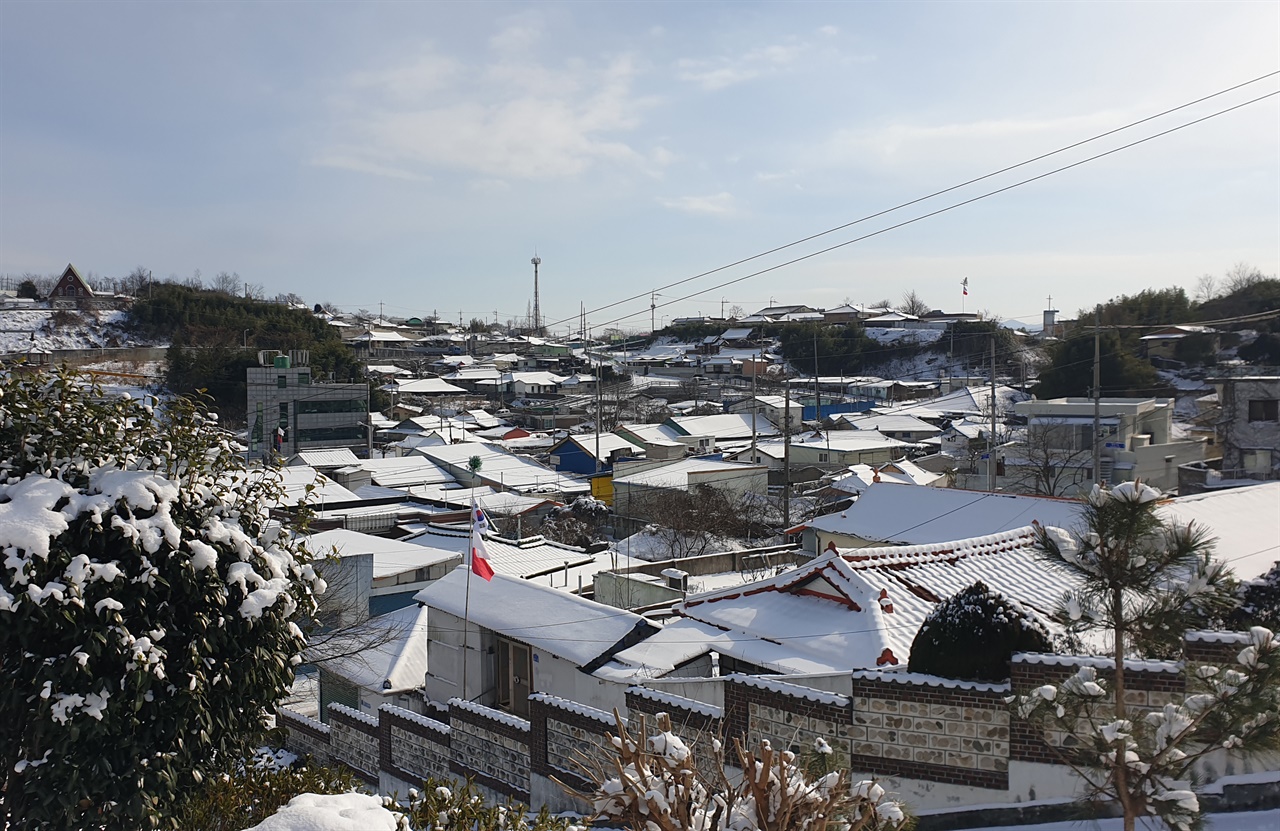  영산포교회에서 내려다 본 마을 풍경. 눈이 내린 지난 1월 8일 모습이다.