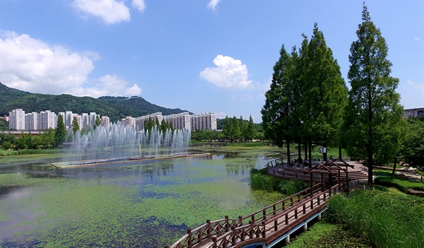  김해 연지공원.