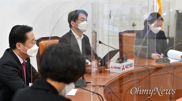  국민의당 안철수 대표가 28일 서울 여의도 국회에서 열린 최고위원회의에서 발언하고 있다. 