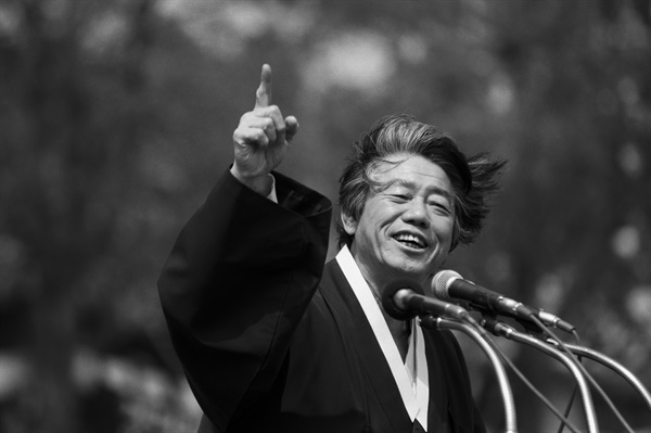  1992년, 시위 도중 백골단의 구타에 숨진 명지대생 강경대(1972-1991) 열사 1주기 추모식 
