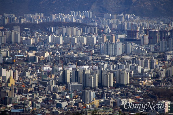  서울 강북지역 아파트와 빌딩들.