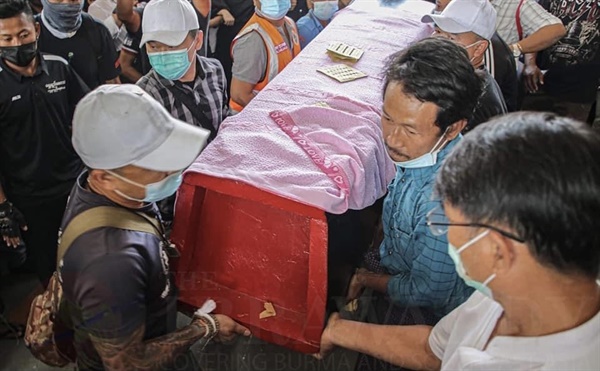  미얀마 4일 태권소녀 19세 마째신 장례식