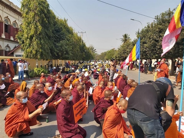  미얀마 승려들의 민주화 시위.