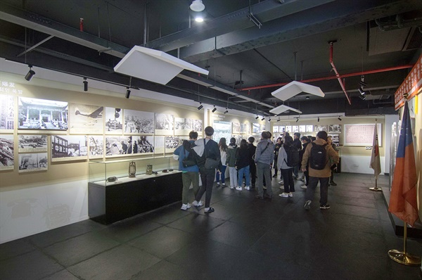  충칭에 복원한 한국광복군 총사령부의 전시물은 사진 자료가 중심이었다.