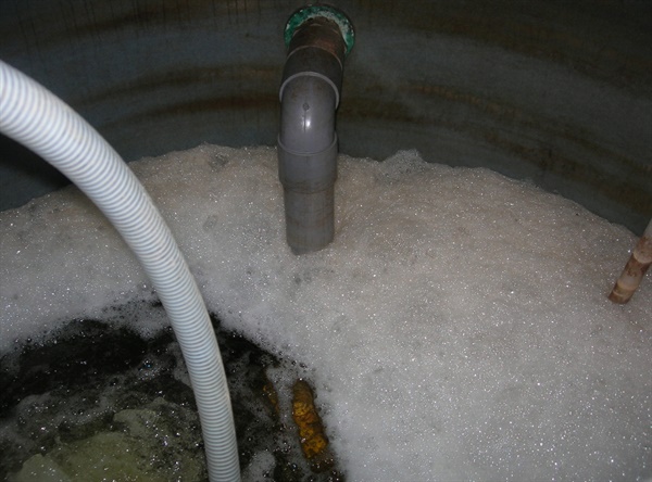  실상사 생태화장실의 오줌은 미생물 발효로 농사에 사용한다
