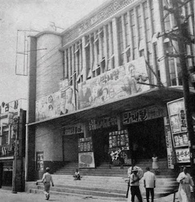  1930년대 후반이 되면 애관은 인천은 물론이고 당시 조선에서도 매우 손꼽히는 극장이 된다.(출처 : 1965년 발행 <경기사진대관>)