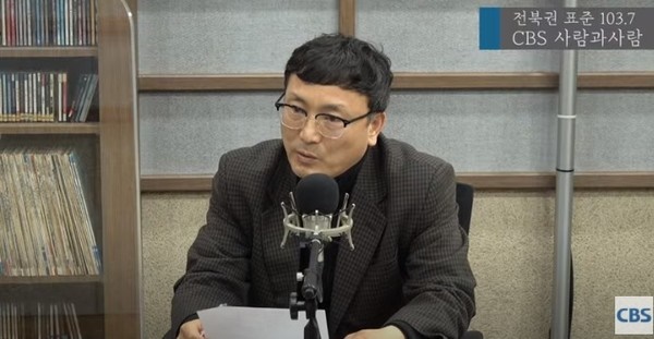  문태성 평화민주사랑방 대표가 최근 사회복지시설 갑질 파문에 대해 3월 19일 전북CBS 에 출연해 의견을 말하고 있다. 