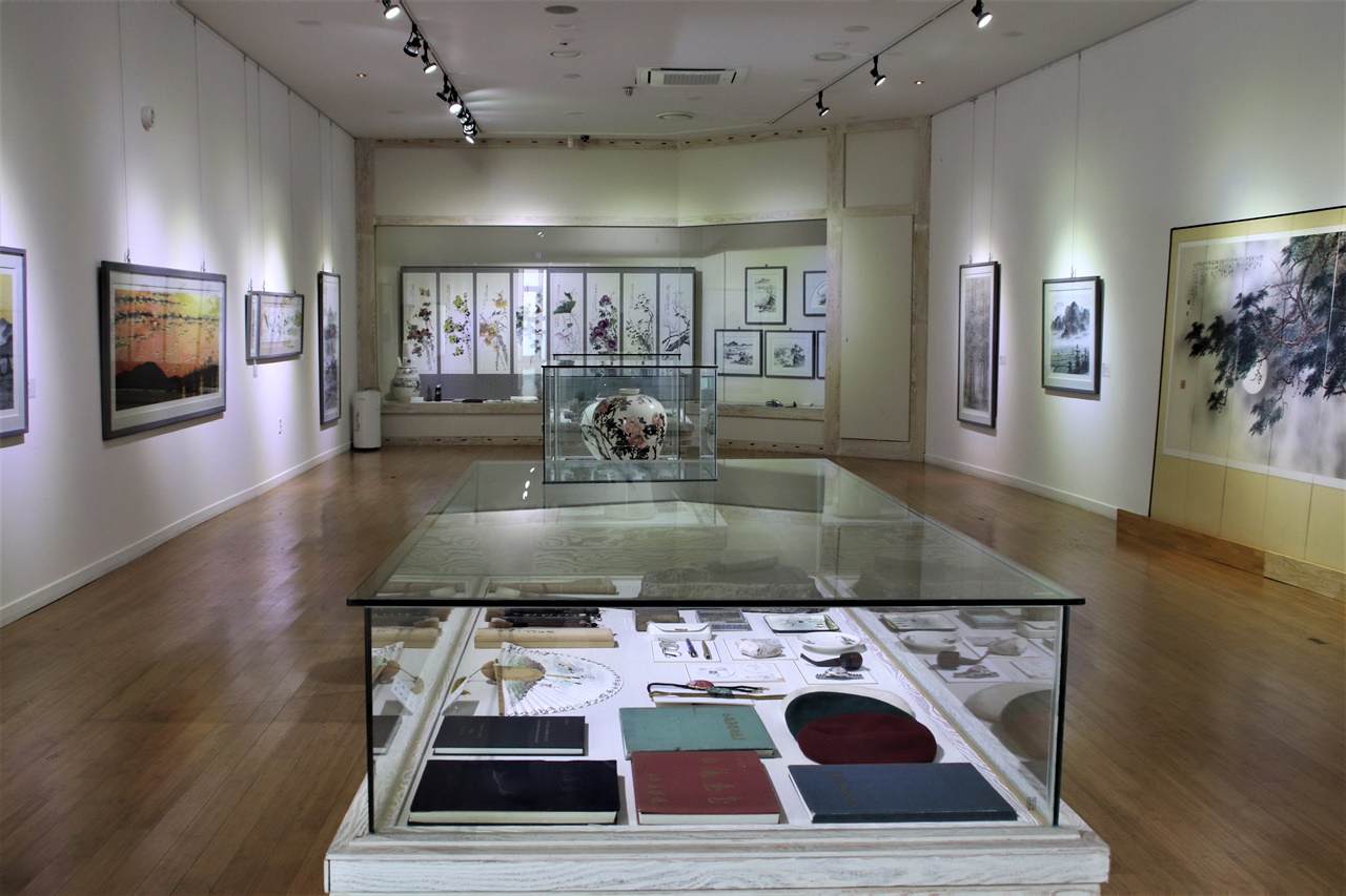 남도전통미술관 남도전통미술관 안쪽의 작품들. 전각과 서화 등 다양한 작품이 전시돼 있다. 