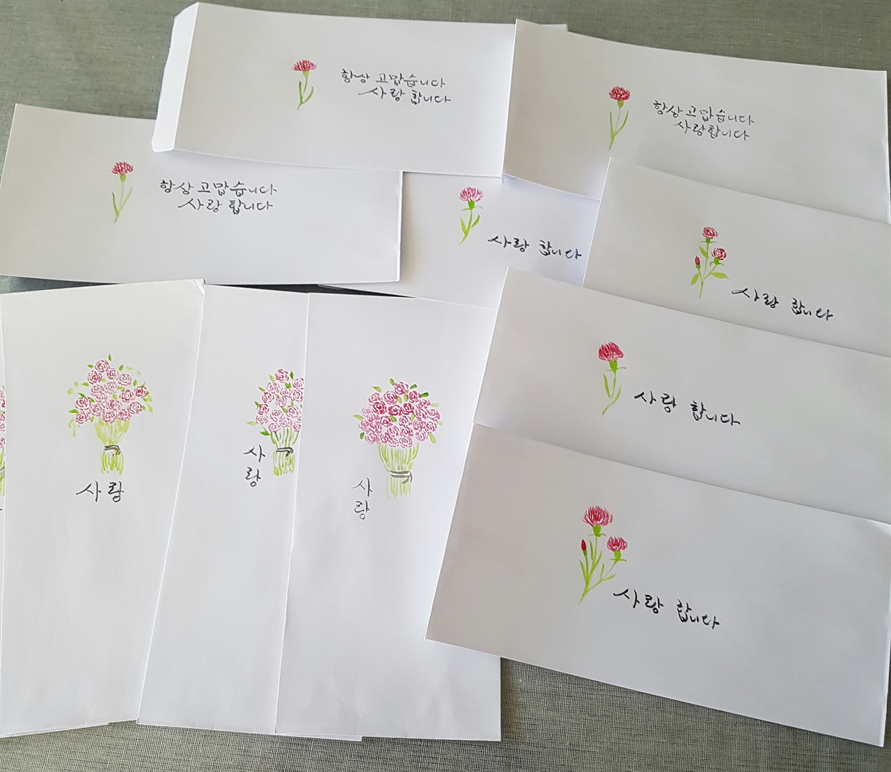 꽃그림 용돈 봉투 관광객에게 용돈 봉투에 그림을 그려 나누어 준다.엽서에도,