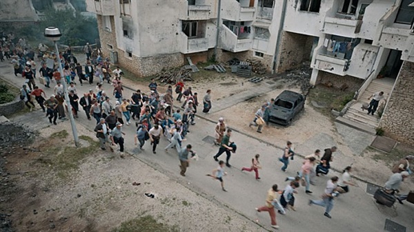  1995년 스레브레니차 학살 다룬 영화 <쿠오바디스,아이다>(2020)