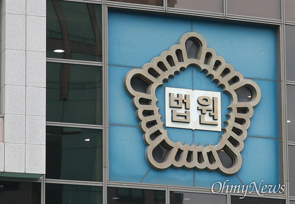 부산지방법원에서 26일 공직선거법 위반 혐의를 받는 박형준 부산시장에 대한 첫 공판기일이 열렸다.