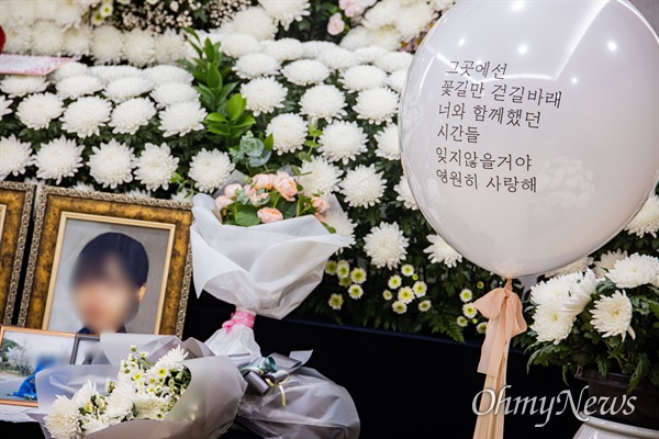 28일 오전 경기도 성남 국군수도병원 장례식장에 성추행 피해로 사망한 이아무개 공군 중사의 빈소가 마련되어 있다.