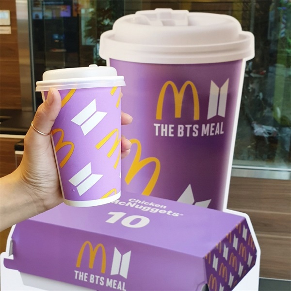  맥도날드가 기간 한정 상품으로 출시한 '더 BTS 세트'