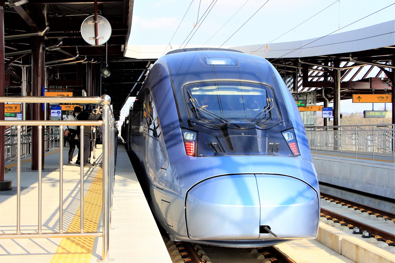 8월부터 강릉선 KTX에서 운행을 시작할 KTX-이음 열차의 모습.