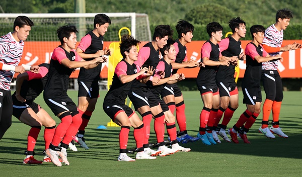  19일 오후 일본 이바라키현 가시마 앤틀러스 클럽하우스에서 올림픽 축구 대표팀이 훈련하고 있다.