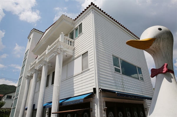 2006년 하북면 삼수리 통도전원주택단지에 개관한 오리박물관이 15년 만에 양산을 떠나 충남 홍성군으로 이전한다.