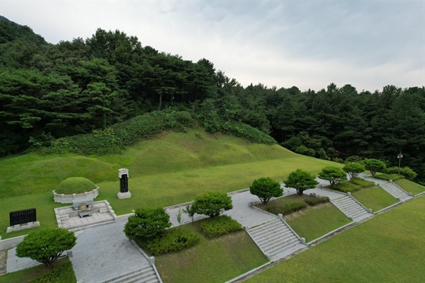 국가원수묘역에 안장된 최규하 전 대통령의 묘지 면적은 264㎡로 일반 묘지 3.3㎡의 80배에 달한다.