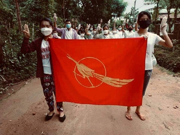11일 다외시 라웅론 닌묘 마을, 혁명 참여 학생들의 군부 독재 추방 결의
