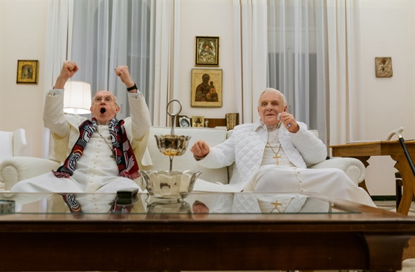 교황 프란치스코와 베네딕토 16세의 월드컵 관전 2014년 월드컵 결승전을 관전하는 교황 프란치스코와 베네딕토 16세
