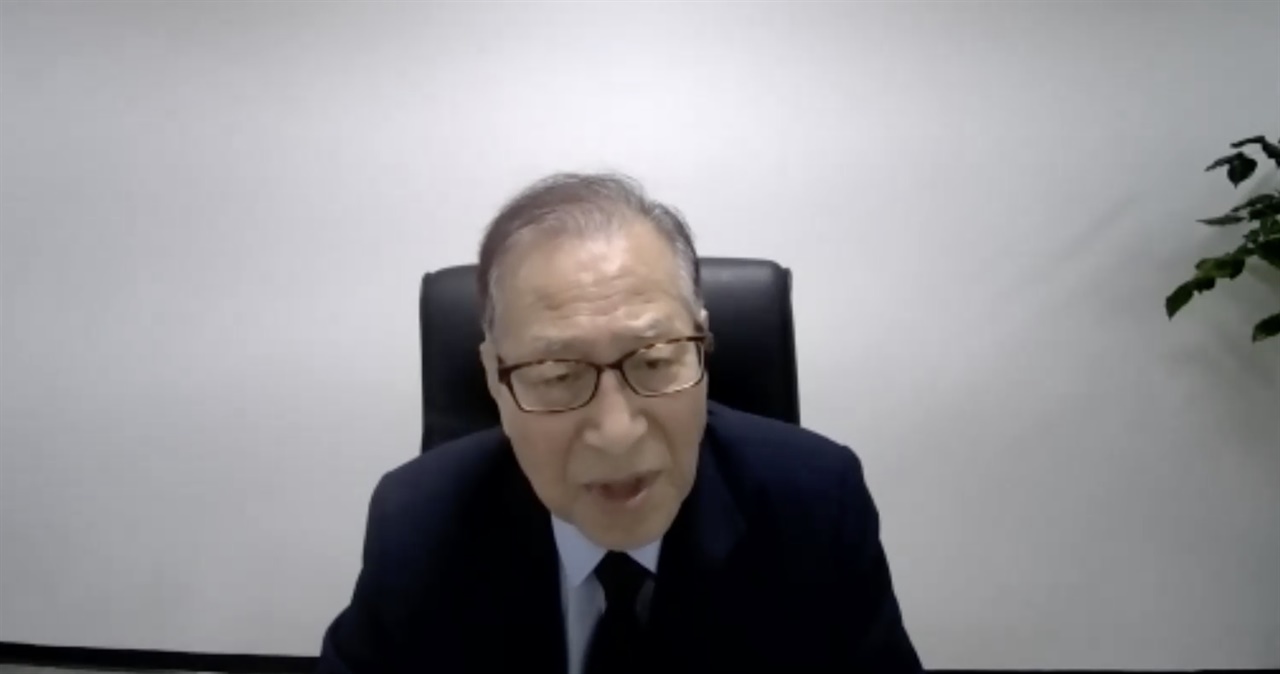 정세현 민주평통 수석부의장이 김대중 대통령 12주기 해외동포 온라인 추도식에서 강연을 하고 있다.