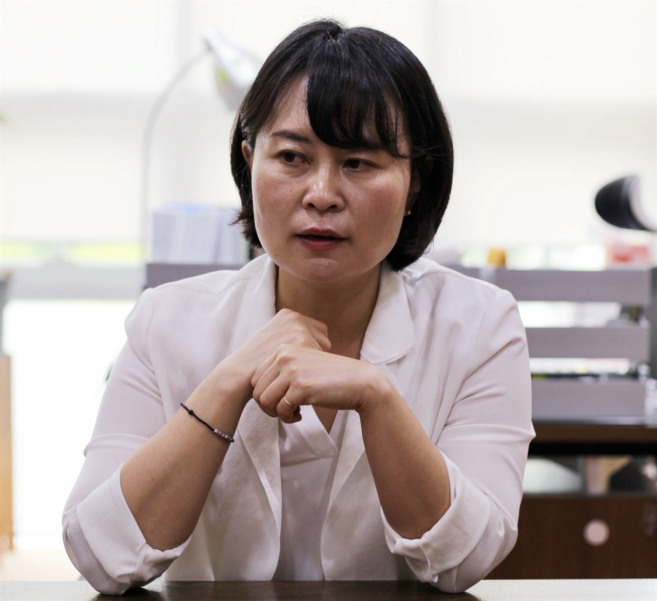 지난 10일 박인영 전 부산시의회 의장이 인터뷰하며 생각에 빠져있다.