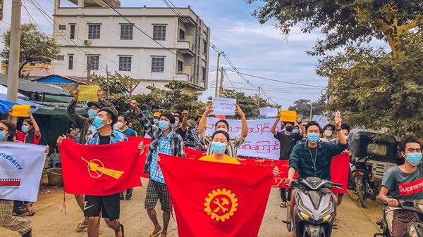 25일 만달레이 대학생들의 '살인마 반대' 시위.