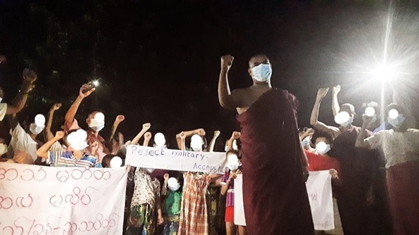 31일 만달레이 피지타군의 스님이 이끄는 시위