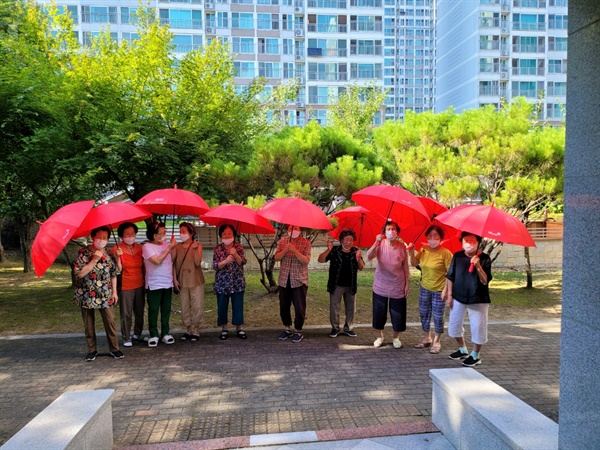 아파트 경로당의 공유 우산 프로젝트.