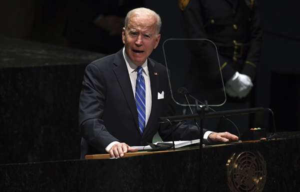 조 바이든 미국 대통령이 지난달 21일(미 현지시각) 뉴욕 유엔본부에서 열린 제76차 유엔총회에서 연설을 하고 있다.