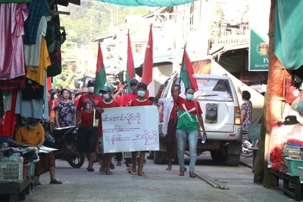 22일 파칸(까친주) 시민들의 민아웅흘라잉 군경 반대 시위
