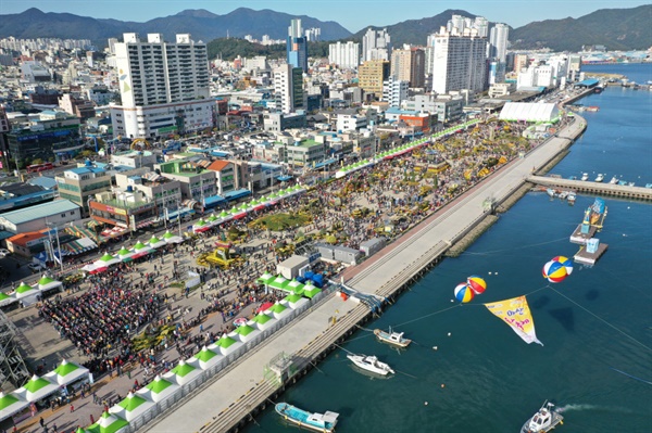 2020년 마산해양신도시에서 열린 마산국화축제.