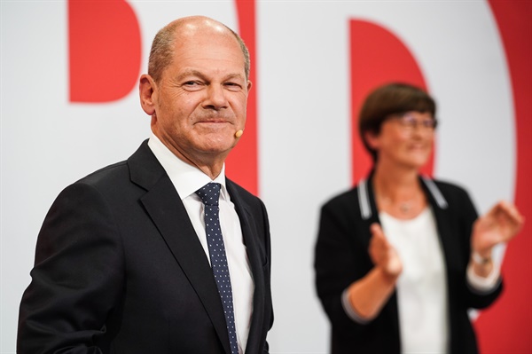 지난 9월 26일(독일 현지시각) 독일 사회민주당 올라프 숄츠 총리후보가 사민당 당사에서 열린 집회에 참석하고 있다. 
