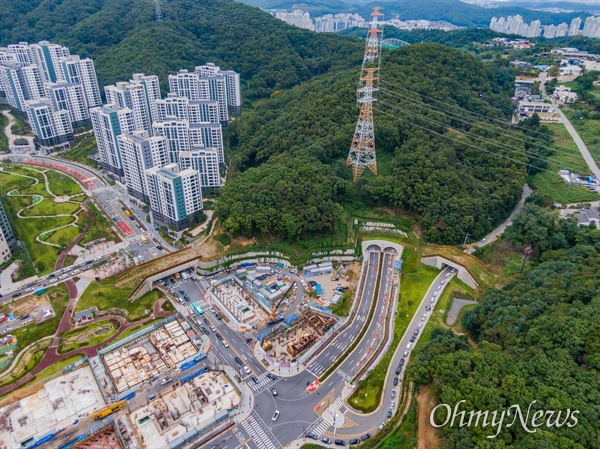 27일 오후 경기도 성남시 대장동 일대 대장지구 개발 사업으로 공사중인 현장들이 보이고 있다.
