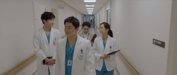  tvN 목요드라마 <슬기로운 의사생활 시즌 2> 6화 한 장면