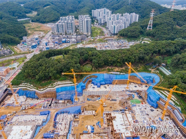 지난달 27일 오후 경기도 성남시 대장동 일대 대장지구 개발 사업으로 공사중인 현장들이 보이고 있다.