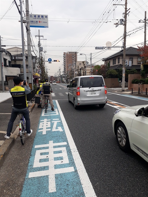 사카이시는 2001년에 시작해 12년간 계획을 수립하고 10년에 걸쳐 50km의 자전거 도로 개설 및 정비에 관한 계획을 수립해 현재 진행중이다. '느리게, 그러나 분명하게'라는 일본 사람들 특유의 치밀하고 철저한 접근을 확인할 수 있었다. 