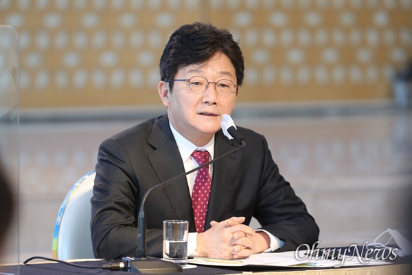 유승민 국민의힘 대선 경선 후보가 19일 대구 호텔수성에서 '아시아포럼21' 주최로 열린 토론회에서 발언하고 있다.