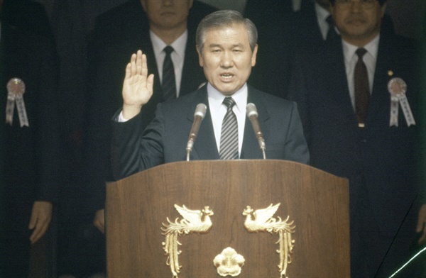 1988년 제13대 대통령 취임식에서 노태우씨가 선서하는 모습.